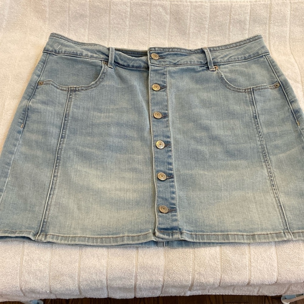 Light Washed Blue American Eagle Denim Skirt, mini​​​​​​